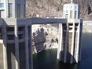 320px-230_hoover_dam