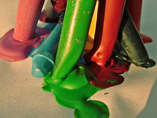 320px-macro_crayons_melting_28348817842029